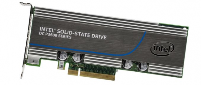 PCIe SSD: 획기적으로 빠른 Read/Write속도 때문에 요즘 서버 분야에 많이 쓰이고 있다 (출처: Howtogeek)